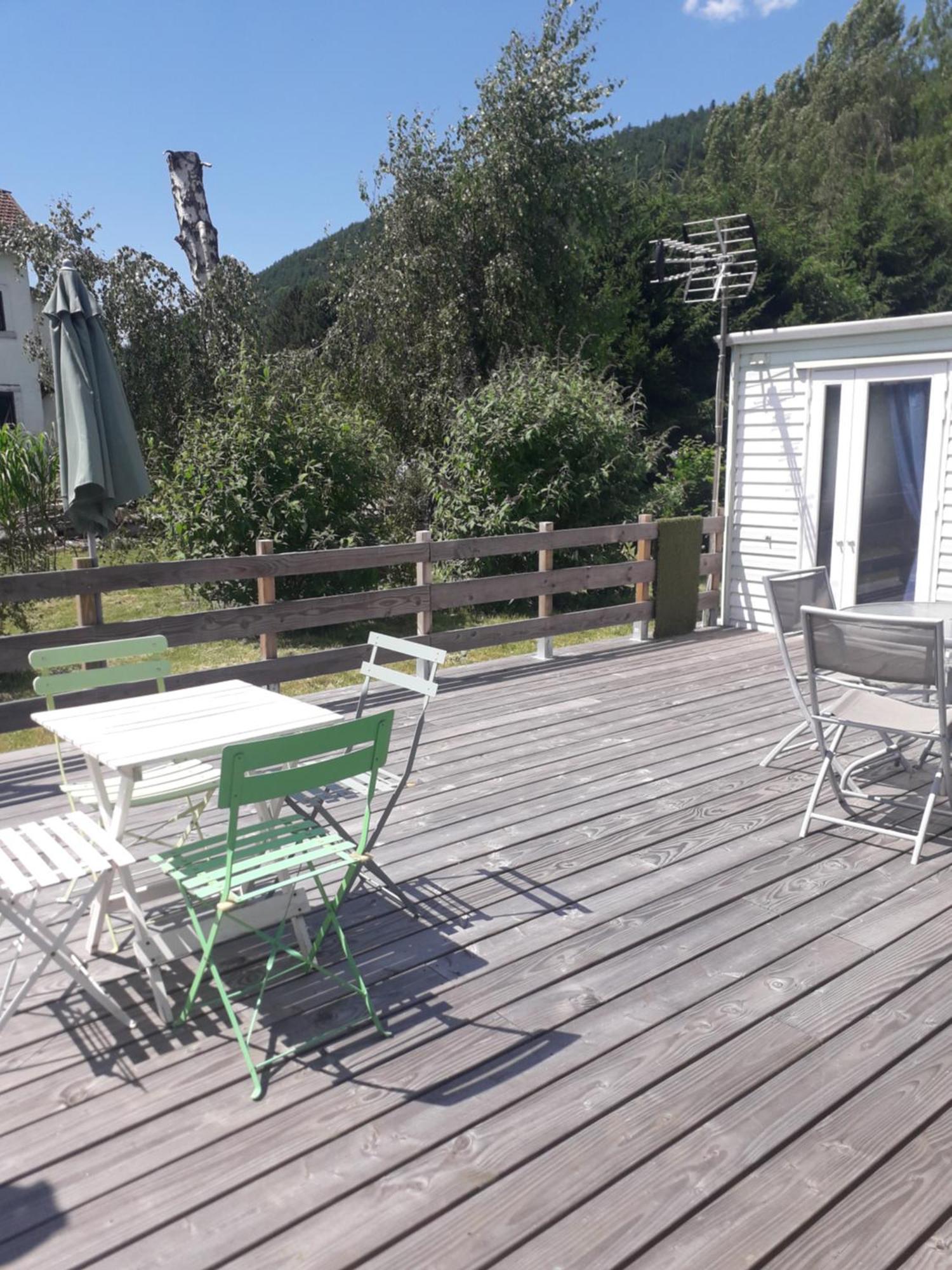 Gites, Les Jonquilles, Le Sagard Et Bungalow Les Brimbelles, Nature Et Detente La Houssiere Exterior foto