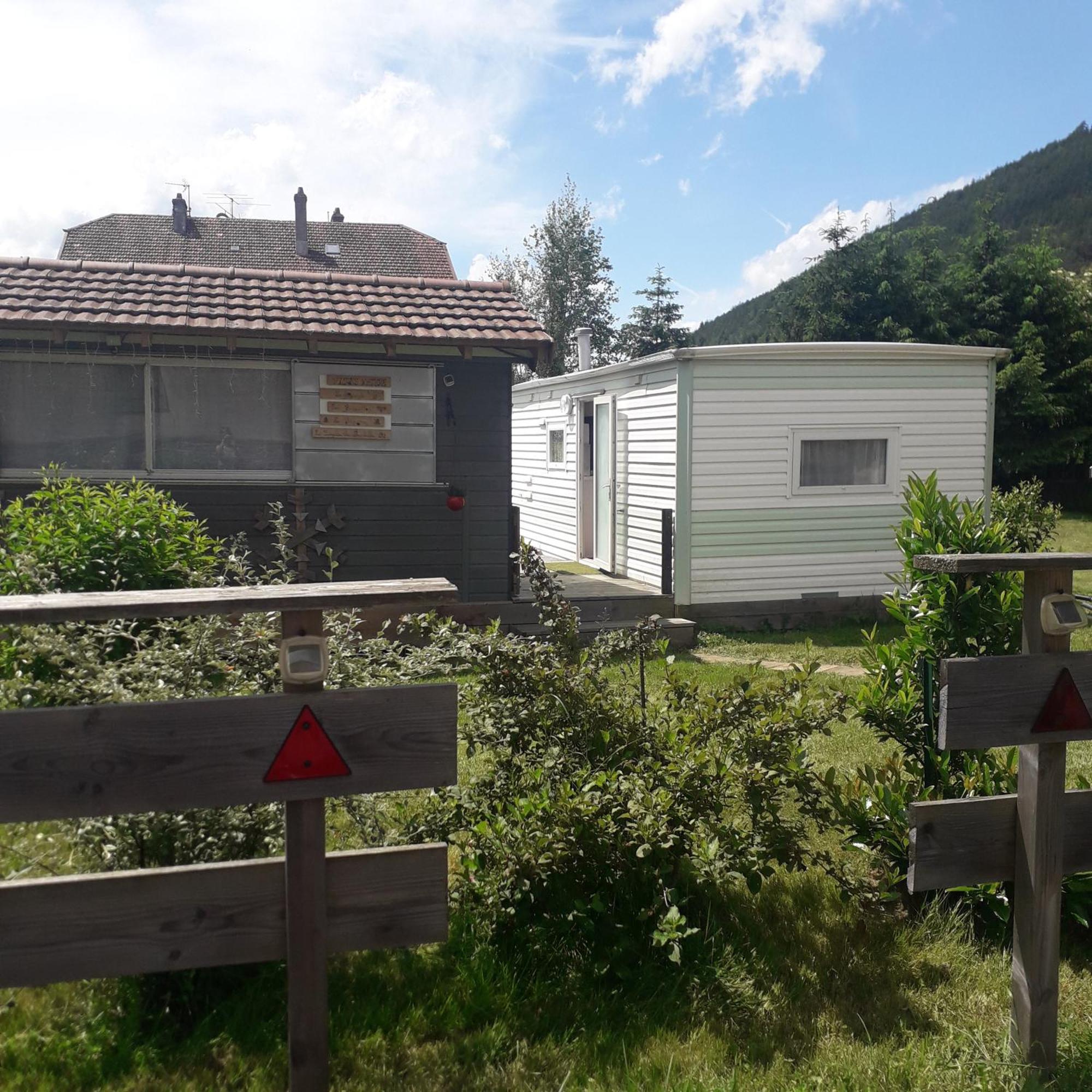 Gites, Les Jonquilles, Le Sagard Et Bungalow Les Brimbelles, Nature Et Detente La Houssiere Exterior foto